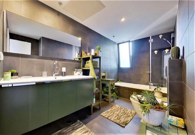 Suite And Room In A Breathtaking New Designed Penthouse In Se Tlv تل أبيب المظهر الخارجي الصورة